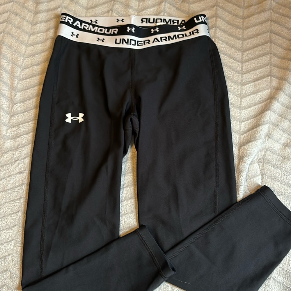 Under Armour youth size medium girls active wear Capri length leggings.